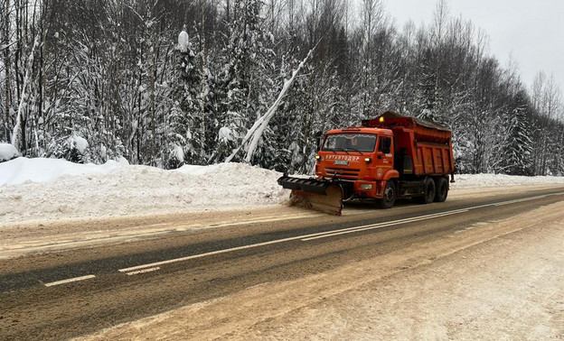 Дороги в Кировской области чистили от снега 316 единиц техники
