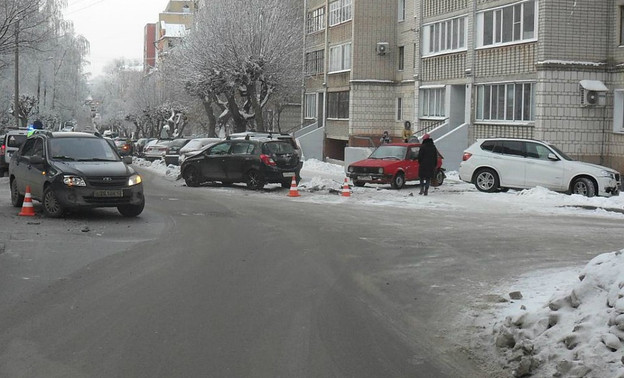 В центре Кирова водитель «Гранты» спровоцировал ДТП с пятью машинами