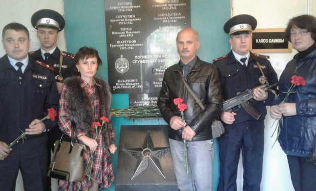 В Кировской области открыли мемориальную доску в память о погибшем инспекторе ДПС