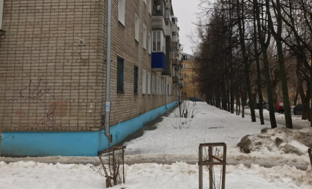 Следком и прокуратура начали проверки из-за падения снега на ребёнка в Кирове