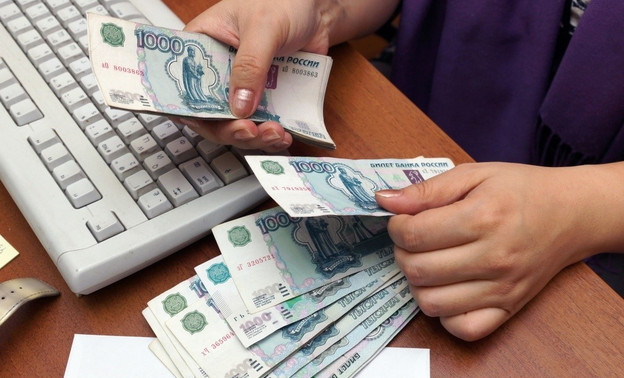 В Омутнинске бухгалтер похитила более 250 тысяч рублей, чтобы оплатить учёбу и свадьбу сына