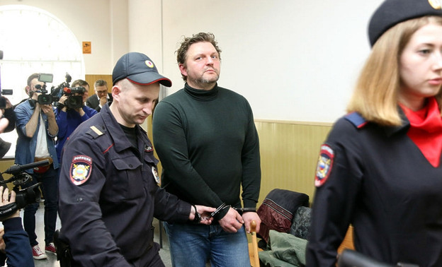Суд оставил Никиту Белых под арестом до конца сентября