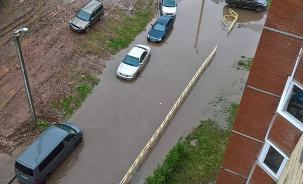 Кировчане жалуются в соцсетях на затопленные после дождя дворы