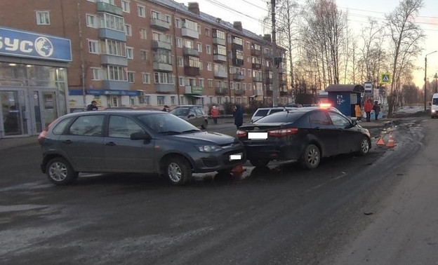 В Кирове произошло тройное ДТП с участием грузовика с прицепом