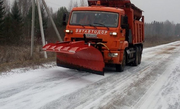 На дороги Кировской области вывели более 200 единиц техники