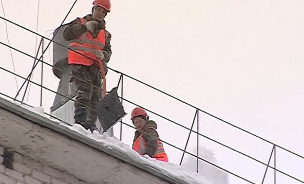 В Кирове перенесли сроки очистки крыш на всех зданиях