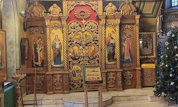 В кировском храме Иоанна Предтечи обновляют иконостасы