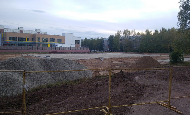 Мини-стадион у Дворца пионеров планируют достроить к 1 декабря
