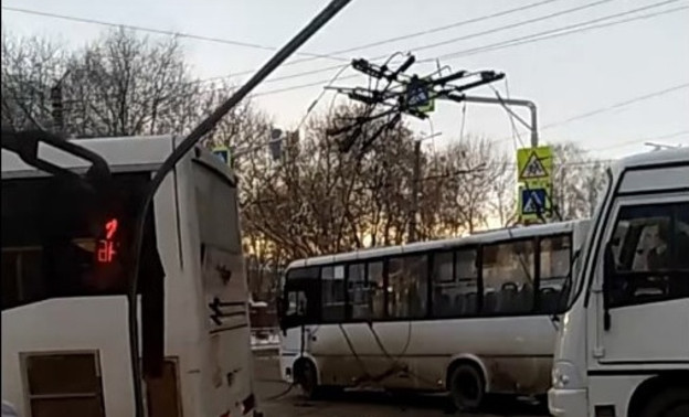 Оборванные провода на перекрёстке Щорса и Попова восстановят к утру 3 декабря