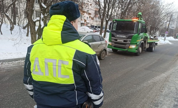 В Кирове увеличилась стоимость эвакуации неправильно припаркованных машин