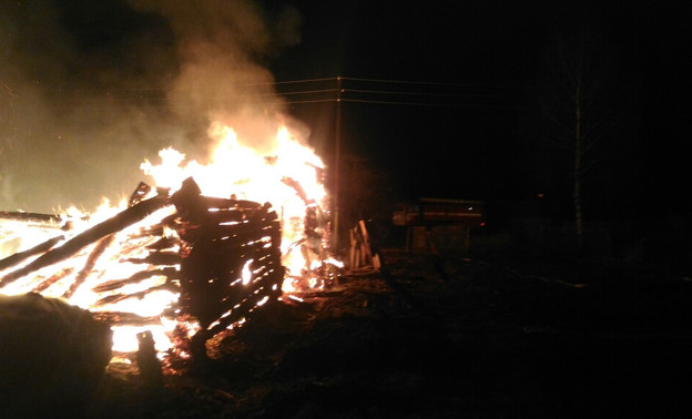 В Кировской области пожар полностью уничтожил жилой дом