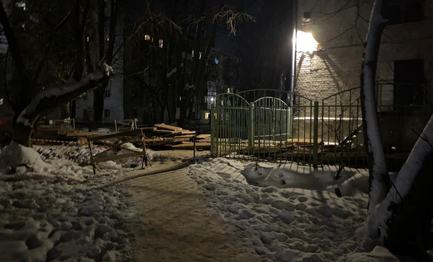 В Кирове дети на прогулке нашли тело пенсионера в траншее после раскопок