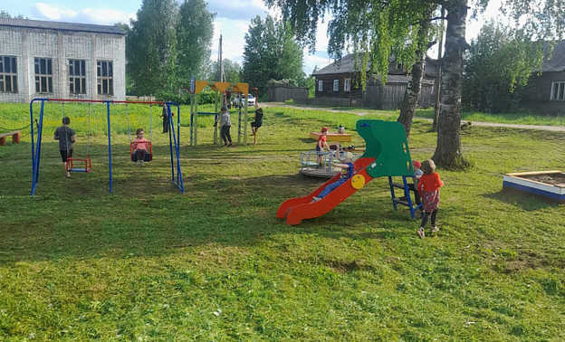 В Даровском районе построили современную детскую площадку