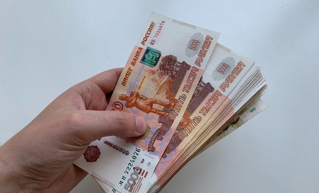 Кировчанка не поменяла номер в приложении банка и потеряла 127 тысяч рублей