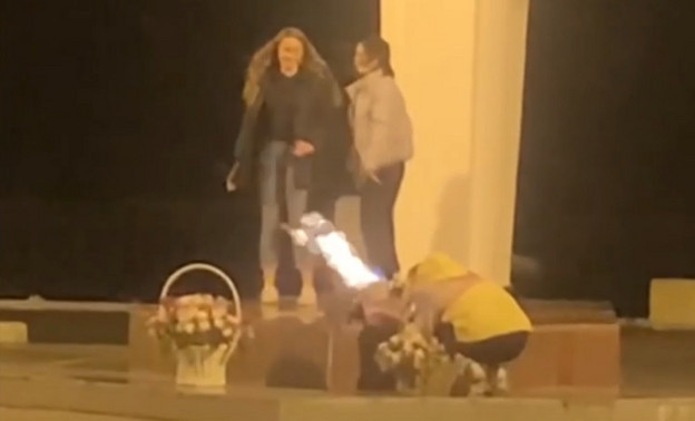 Полиция нашла девушек, которые снимали видео у Вечного огня