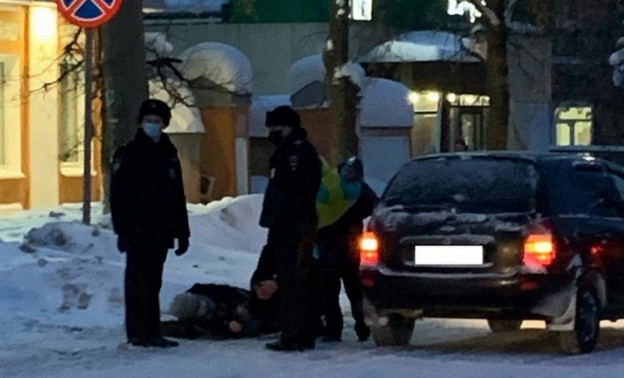 В Слободском на улице Рождественской автомобиль сбил женщину