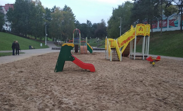 Новую детскую площадку достраивают в сквере 60-летия СССР