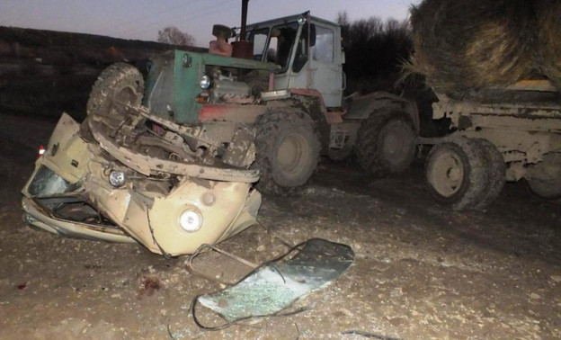 В Сунском районе лоб в лоб столкнулись «УАЗ» и трактор: два человека погибли