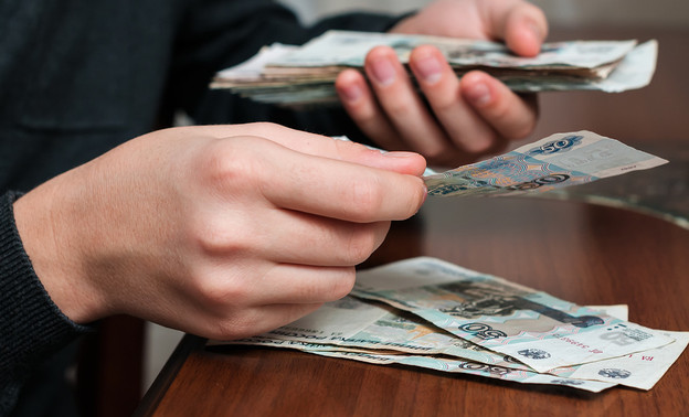 Кировское правительство увеличило чиновникам лимит зарплаты