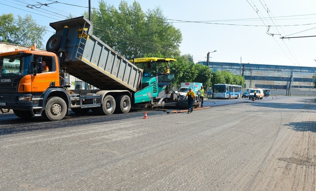 Выбраны подрядчики на ремонт улиц: дорожный миллиард снова поделят «ГДМС» и «Вятавтодор»