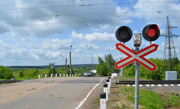 В ночь с 9 на 10 августа в Кирово-Чепецком районе ограничат движение через железнодорожный переезд