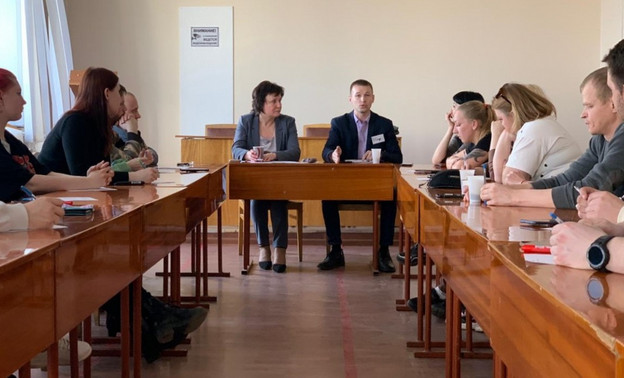 «Равный равному»: в Кирове создадут центр помощи выпускникам интернатов