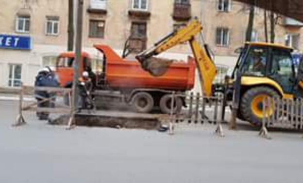 Из-за аварии на теплосетях коммунальщики сняли участок нового асфальта на Горького