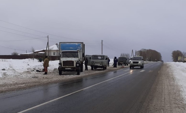 В Кирово-Чепецком районе перевернувшийся грузовик насмерть сбил пешехода