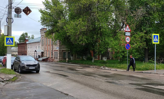 На перекрёстке Казанской и Молодой Гвардии появился пешеходный переход