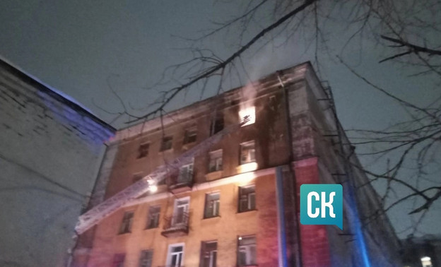 Ночной пожар в доме на Лепсе: 60 человек эвакуированы, один пострадал