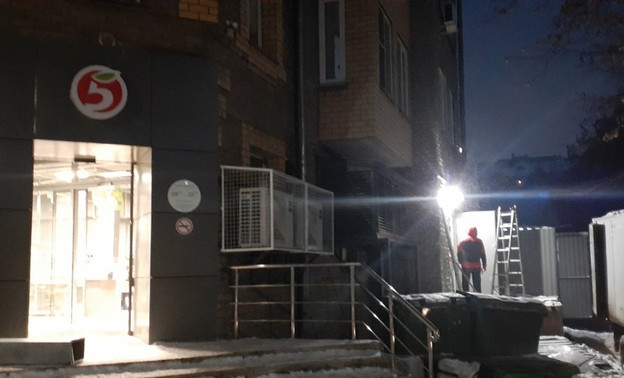 Суд и предписания чиновников не остановили перепланировку под магазин в здании на Воровского