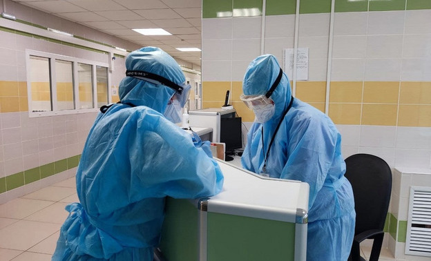 Врачи инфекционных госпиталей региона обратились к кировчанам с просьбой соблюдать режим нерабочих дней и вакцинироваться