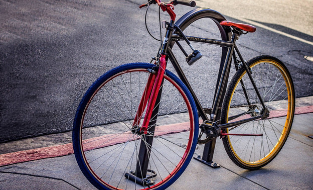 Подросток украл велосипед из подъезда дома на Воровского и пытался его продать