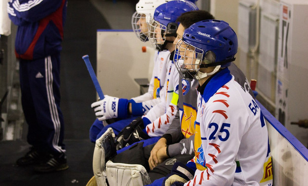 Кировчане стали бронзовыми призёрами турнира по мини-хоккею с мячом