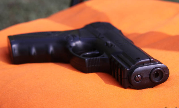 В Кировской области мужчина угрожал 7-летней девочке пистолетом