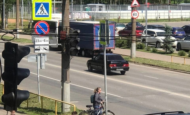 В Кирове на нерегулируемом перекрёстке водитель Land Cruiser сбил женщину