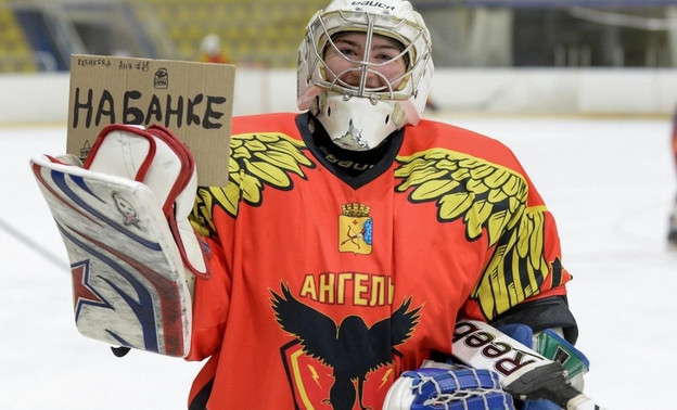 Кировские хоккеистки прошли в финал Ночной лиги женского хоккея