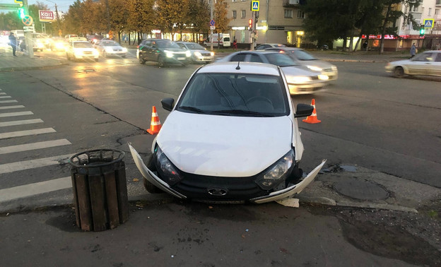Два 18-летних кировчанина пострадали в ДТП на улице Воровского