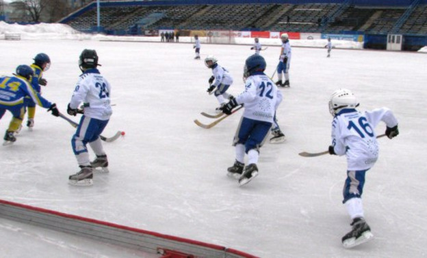 В Кирове завершились матчи второго этапа Детской Лиги по хоккею с мячом