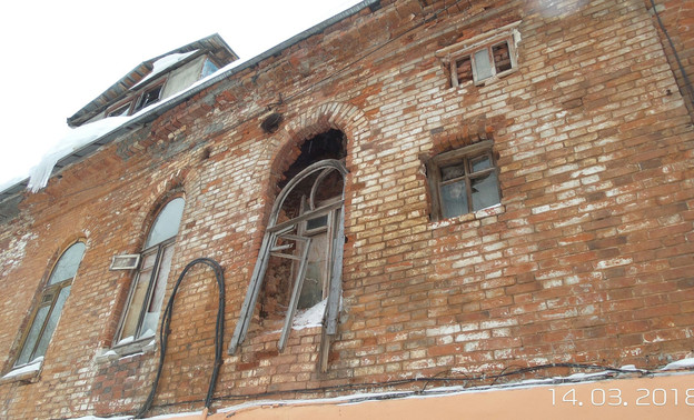 В историческом доме на Спасской рушится стена