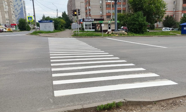 Возле школ в Кирове обновят дорожные пешеходные разметки