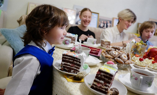 В Кировской области увеличат размер пособия для приёмных семей