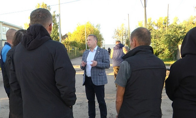 Михаил Ковязин добивается установки уличного освещения на Епишинском переулке