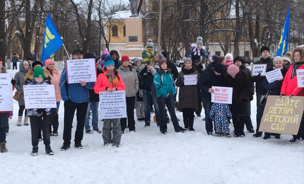 В Кирове прошёл митинг против нехватки мест в детских садах