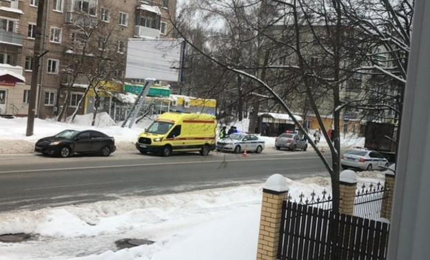 На улице Попова сбили двух подростков