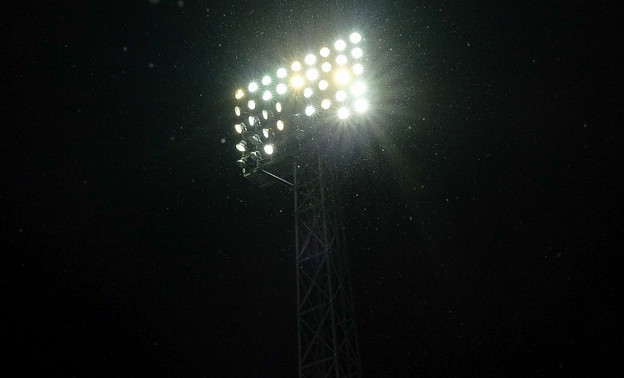 На стадионе «Родина» заменили перегоревшие лампы освещения