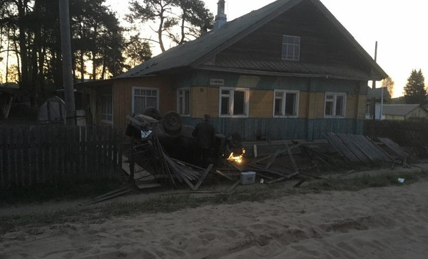 В Кировской области водитель «Тойоты» снёс забор, 30-летняя пассажирка погибла на месте