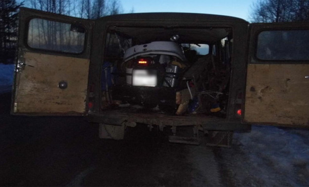 В Кировской области водитель снегохода успокоил себя спиртным после ДТП