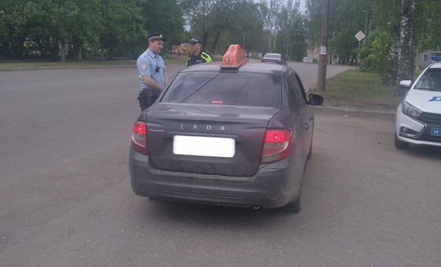 В Котельниче выявили нелегальных таксистов
