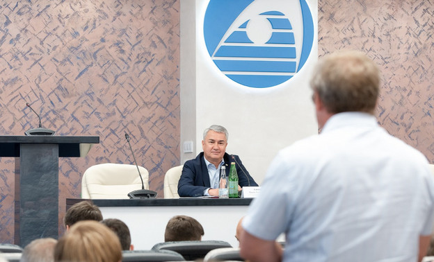 Вопросы поддержки промышленных предприятий Кировской области обсудили на встрече Рахима Азимова с работниками АО ВМП «АВИТЕК»